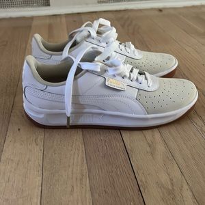 These puma sneakers are so comfortable and chic!
